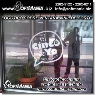 Logotipo sobre ventana de vidrio vinil de corte